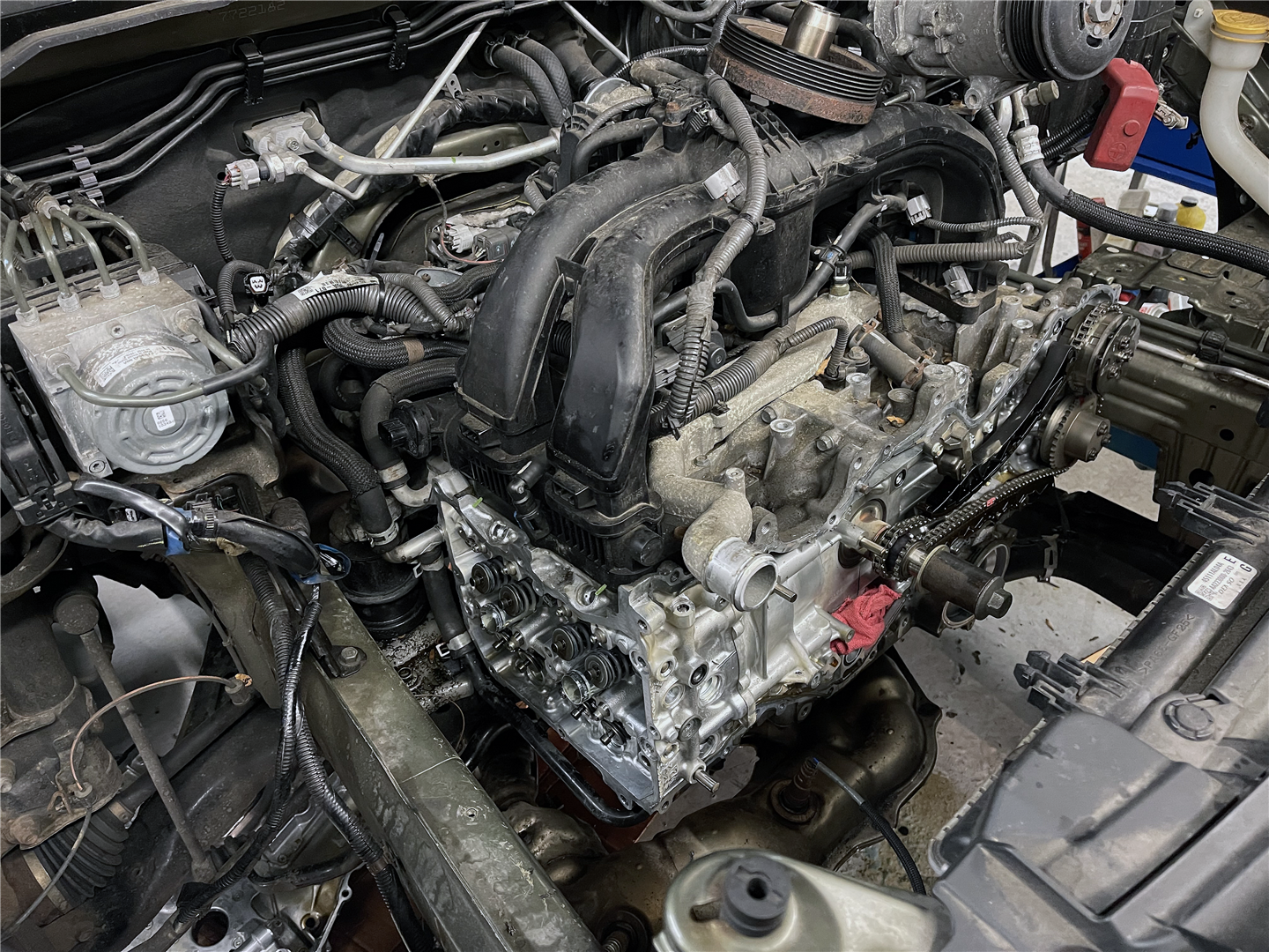 Revitalizing Engines: Subaru Timing Chain and Camshaft Seal Replacement Service