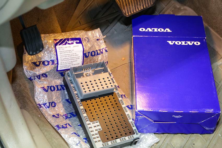 Volvo XC90 Central Electronics Module (CEM)